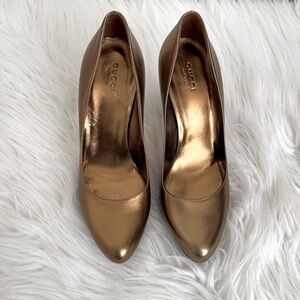 Gucci gold pumps